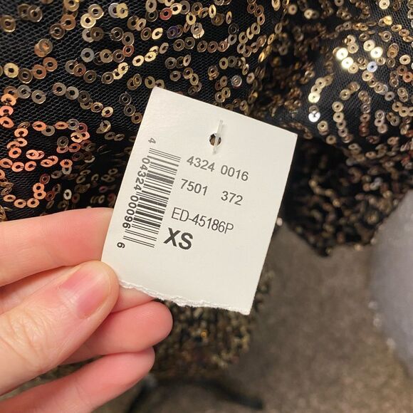 Cleo PETITES | Women's Gold Sequin 3/4 Sleeve Shirt - Picture 4 of 4